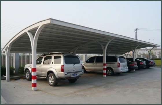 مظلات متعددة الاستخدامات: للحدائق، الشواطئ، والمسابح.